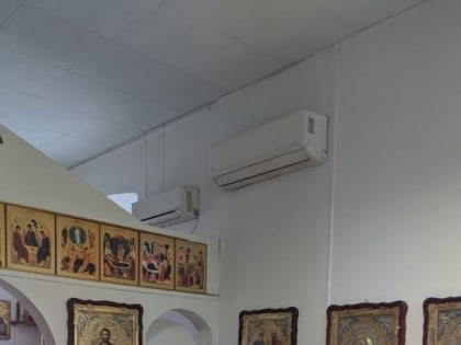 Иконе Богородицы «Избавительница от бед» поклонились прихожане Крестовоздвиженского храма