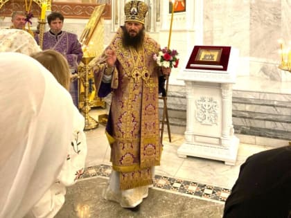 «Крест воздвигается, и град торжествует, и народы совершают празднество»