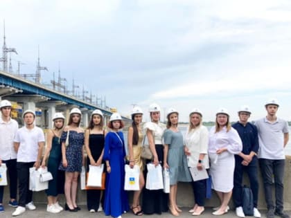 Волжским выпускникам-стобальникам провели экскурсию по Волжской ГЭС