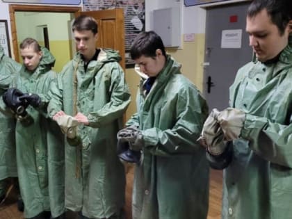 В Волгоградской области школьники проходят занятия по начальной военной подготовке в ДОСААФ