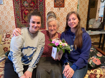 Волгоградские молодогвардейцы поздравили дитя Сталинграда с днём рождения