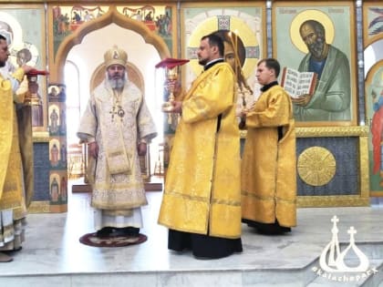 В Неделю 12-ю по Пятидесятнице епископ Иоанн возглавил Божественную литургию в Соборном храме Волжского
