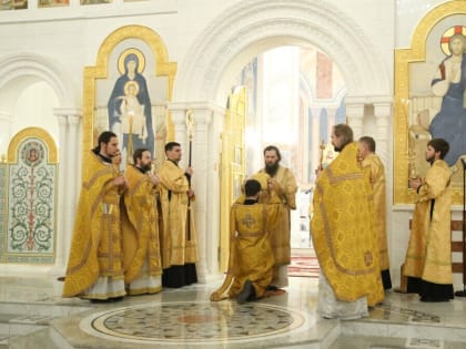 Митрополит Феодор совершит ночную Рождественскую Божественную литургию в Александро-Невском кафедральном соборе