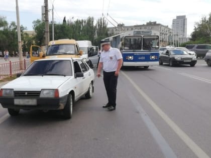 В Волгограде идут массовые рейды ГИБДД - на дорогах более 50 экипажей