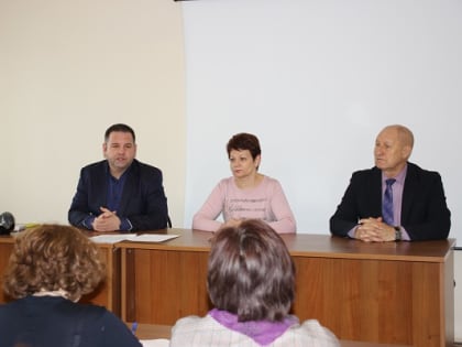 В рамках партпроекта «Новая школа» в Волгограде обсудили вопрос введения обязательного ЕГЭ по иностранному языку