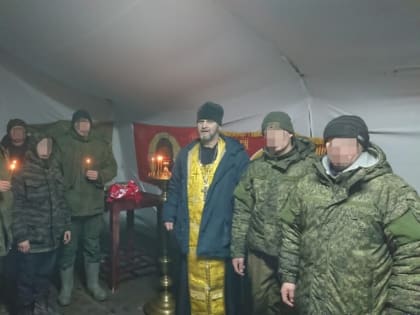 Священник поздравил добровольцев с новолетием