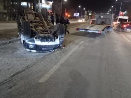 На дороге в Волгограде столкнулись сразу четыре автомобиля