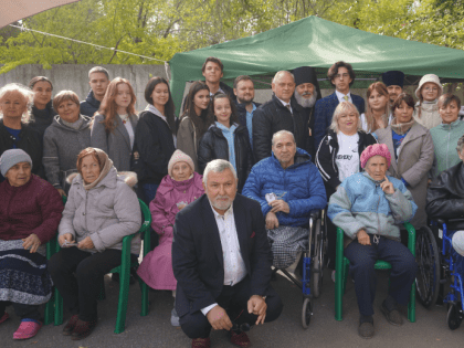 Игорь Воронин принял участие в открытии пансионата для пожилых людей