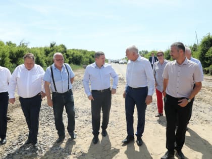 Ждали с советских времён: в Волгоградской области строят новую сельскую дорогу