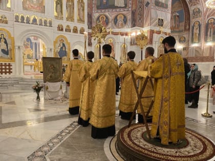 В волгоградском соборе Александра Невского встретили Новый год молитвой