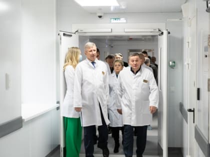 Губернатор Андрей Бочаров провел 1 января в больнице им. Фишера