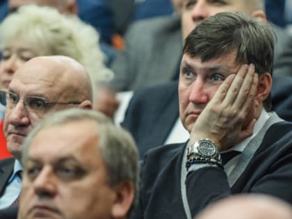 Переизбранные волгоградские депутаты отправились в командировку без мандатов