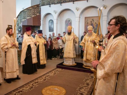 Митрополит Феодор совершил всенощное бдение в храме-аудитории святой Иулиании Лазаревской