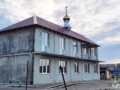 В Волжском освятили купол строящегося храма в новой части города
