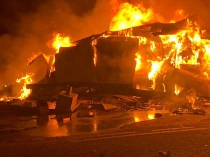 Грузовик загорелся после ДТП в Дубовском районе Волгоградской области