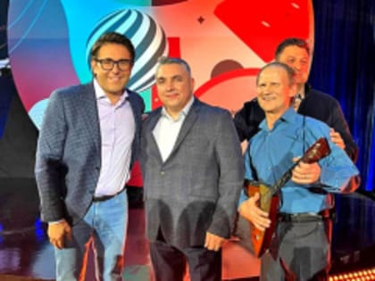 Наш земляк, гармонист «золотой десятки» России Алексей Ефимов стал участником программы Андрея Малахова «Песни от всей души».