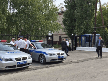 В Волгограде оцепили лицей из-за визита главы СК РФ на линейку