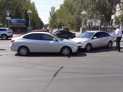 В центре Волгограда водитель-эпилептик устроил аварию на опасном перекрестке