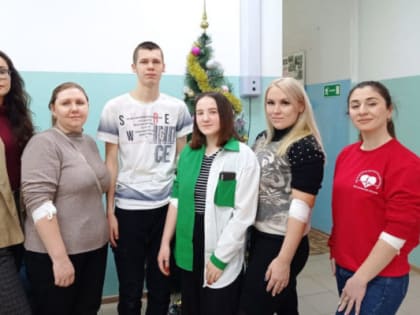 В Камышине студенты и преподаватели сразу после новогодних каникул отправились сдать кровь для нуждающихся