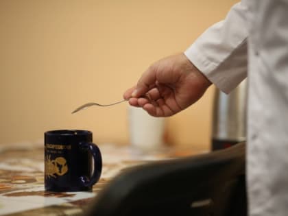 Справиться с бессонницей поможет чашка ромашкового чая на ночь