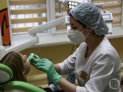 Сахар, газировка, вино: волгоградцам назвали продукты, которые сильно вредят зубам