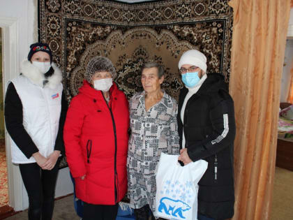 Активисты «Молодой Гвардии» приняли участие в акции  «С Новым годом, ветеран!»