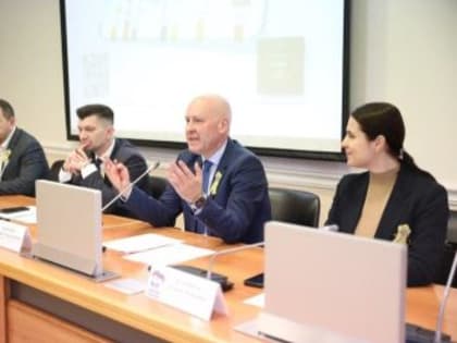В гордуме прошла очередная встреча со школьниками в рамках образовательного проекта