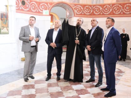 Высокие гости из Москвы посетили главный собор Волгограда