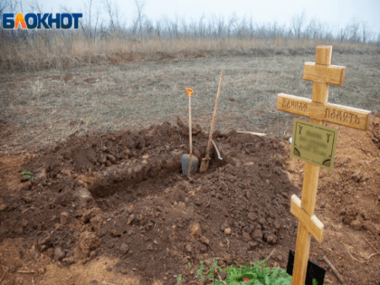 Пособие на погребение пенсионеров в Волжском увеличили на 828 рублей