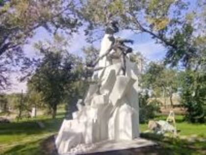 Новая скульптура в Городском саду Волгограда