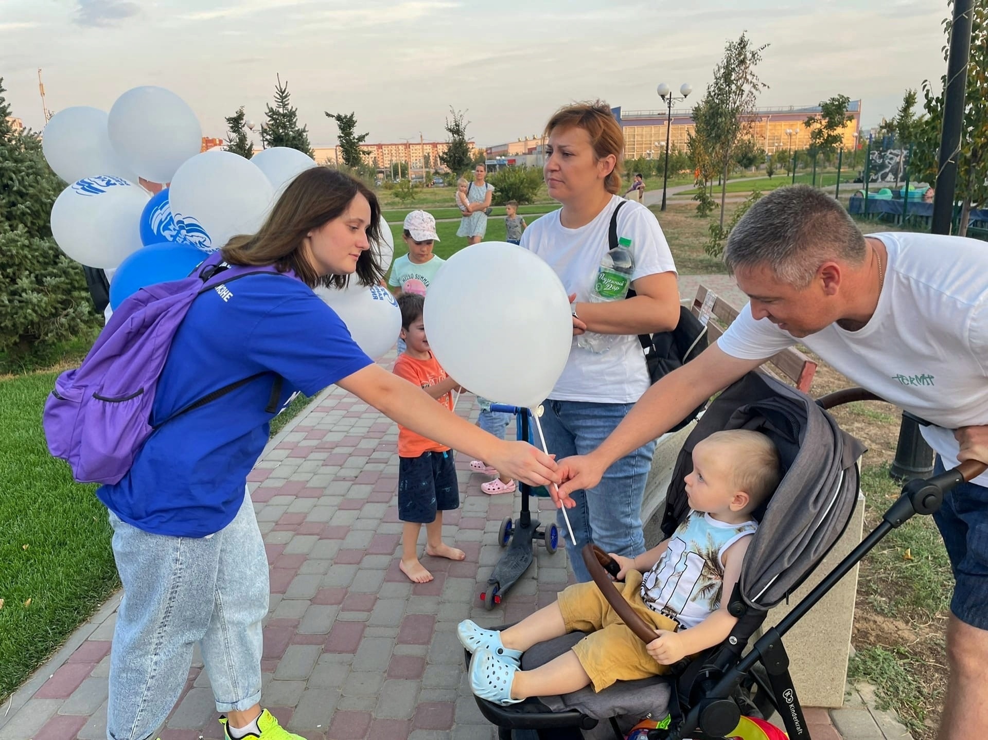 Волгоградский последний новости. Парк Волжский. День физкультурника Николаевск Волгоградская область. Парк Волжский в Волжском. Волгоград фото дня.