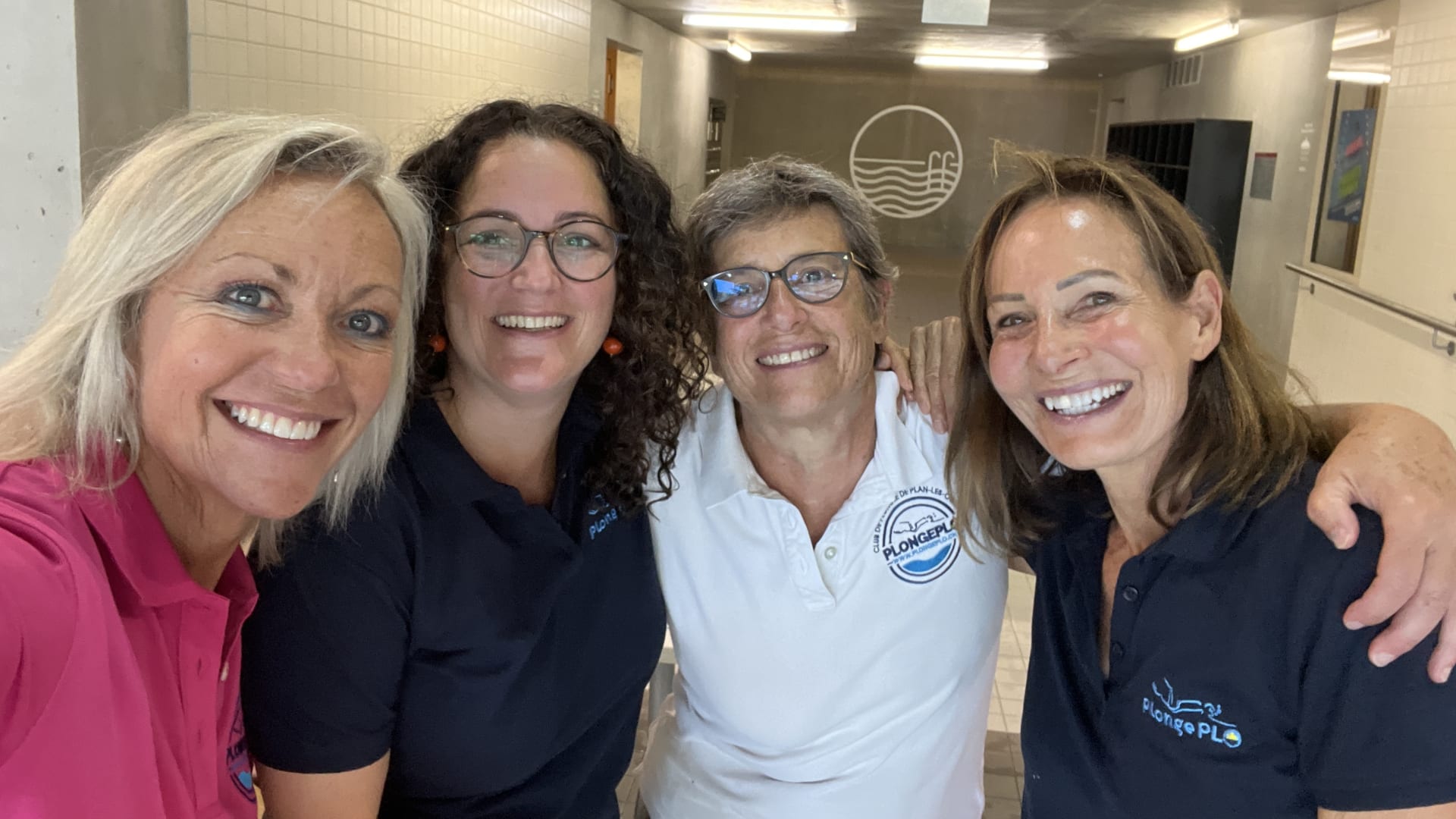 L'équipe à l'accueil pour les 10 ans de la piscine du Sapay