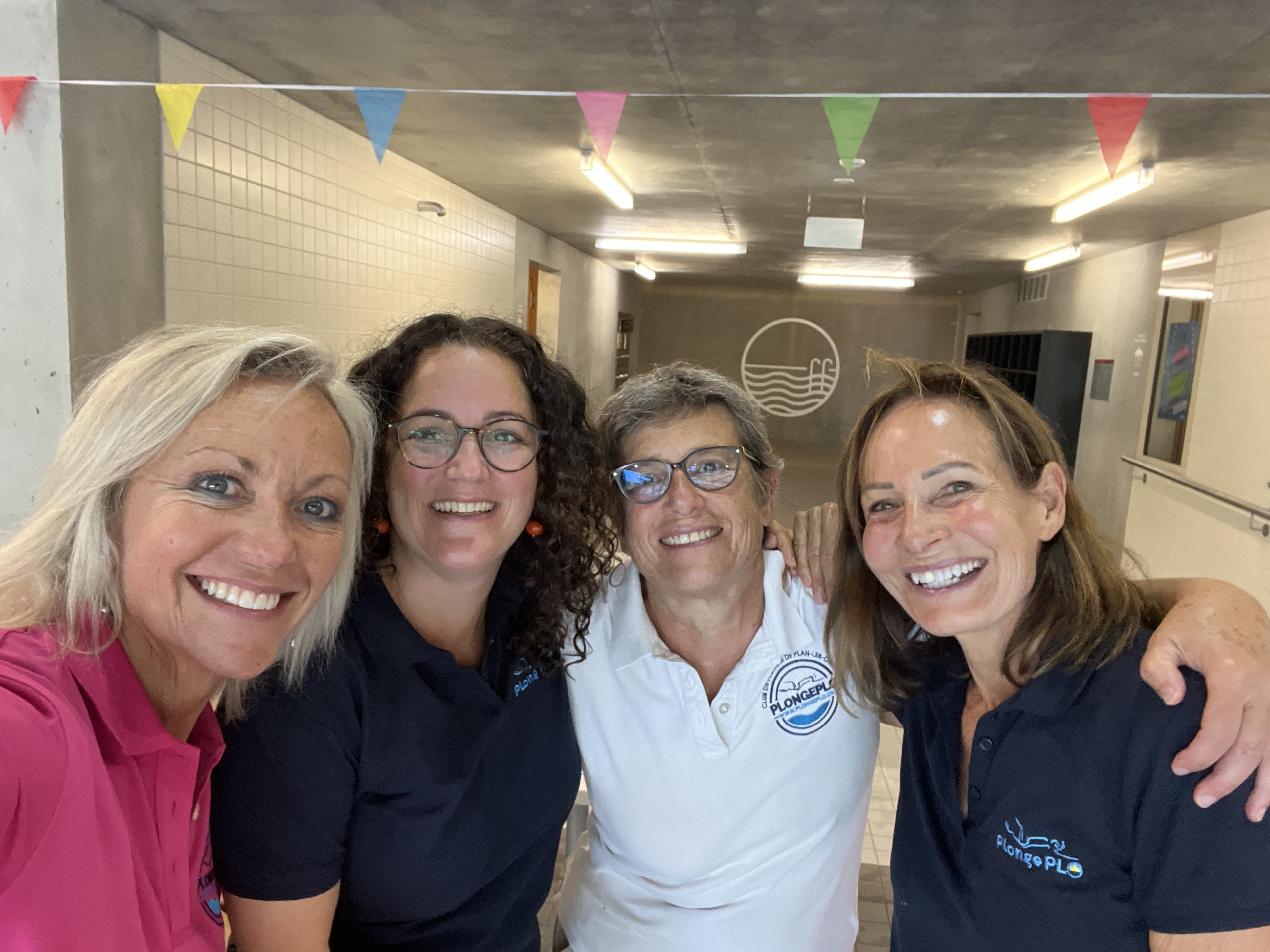 L'équipe à l'accueil pour les 10 ans de la piscine du Sapay