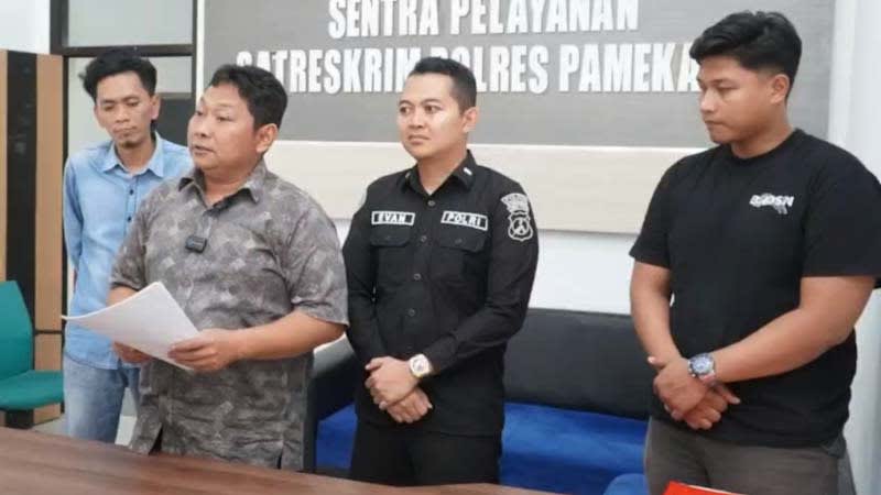 PENEGAKAN HUKUM: Kasatreskrim Polres Pamekasan, AKP Yoyok Hardianto, saat memberikan keterangan pers terkait penetapan tersangka oknum dai muda berinisial MS dalam skandal dugaan kekerasan seksual. Meski proses hukum tetap berjalan lurus pasca-lebaran, penyidik memastikan langkah-langkah diambil sesuai dengan prosedur UU TPKS dan aturan hukum terbaru. (FOTO: Dok. ISTIMEWA/ MaduraExpose.com)
