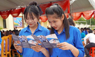 Tìm hiểu thông tin về phòng, chống mua bán người và di cư an toàn tại một sự kiện truyền thông.