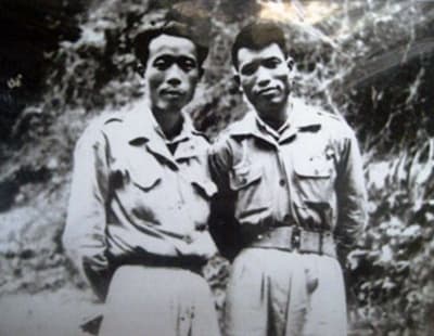 Đồng ch&iacute; Ho&agrave;ng S&acirc;m c&ugrave;ng đồng ch&iacute; Văn Tiến Dũng tại chiến khu Việt Bắc, năm 1947.