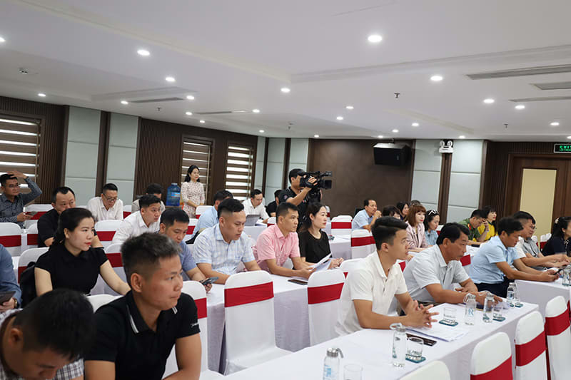 Buổi họp báo có sự tham gia của đông đảo phóng viên, nhà báo đang công tác tại các cơ quan báo chí trên địa bàn.