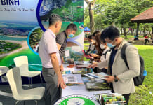 Gian hàng Du lịch Quảng Bình thu hút sự quan tâm của du khách tại Ngày hội Du lịch TP. Hồ Chí Minh năm 2022.