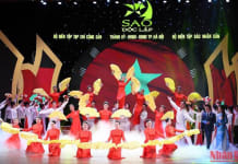 Tiết mục văn nghệ mở đầu Chương trình giao lưu nghệ thuật. (Ảnh: THÀNH ĐẠT)