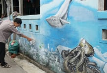 Nhiều bức tranh ở cung đường bích họa Cảnh Dương đãphai màu, bong tróc và loang lổ rong rêu.