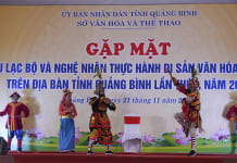 Diễn xướng tuồng bội tại buổi gặp mặt