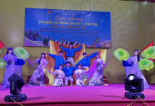 Một tiết mục tham dự liên hoan.