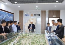 Tham quan sa bàn Cụm trang trại điện gió B&T.