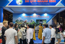 Gian hàng du lịch Quảng Bình thu hút đông đảo sự quan tâm của du khách.
