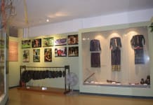 Mỗi hiện vật được trưng bày chứa đựng một câu chuyện riêng.