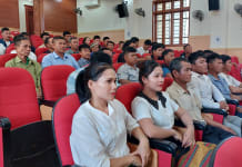 Tham gia lớp tập huấn là nghệ nhân, già làng, trưởng bản, bi thư chi bộ, người có uy tín đồng bào dân tộc Bru-Vân Kiều