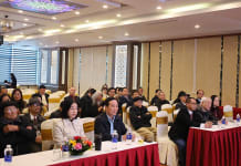 Các hội viên tham dự hội nghị.