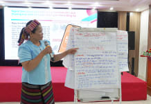 Chị Hồ Thị Thư (trưởng bản Đá Chát, xã Trường Sơn, Quảng Ninh) tham gia lớp tập huấn dành cho các tổ truyền thông cộng đồng tại TP. Đồng Hới.