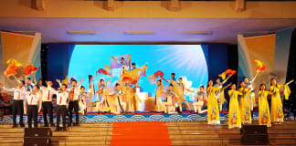 Chương trình nghệ thuật  "Lệ Thủy-Khát vọng, phát triển " được tổ chức và dàn dựng công phu. 