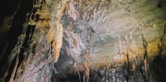  Du khách khám phá động Phong Nha 4.500m bằng thuyền kayak.